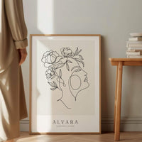 Alvara – Mystisches Line Art Portrait mit Blumen | Kunstdruck im Holzrahmen